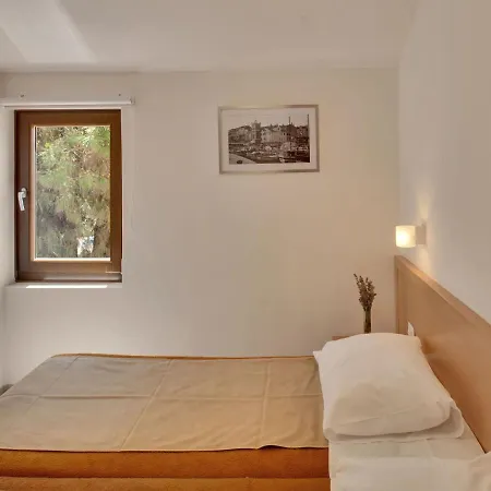 Otel Comfortable With A Terrace Rovinj